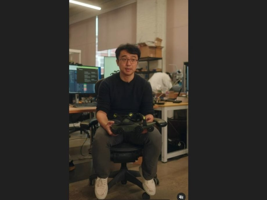 全球最快电动鞋要价6000多 穿上行快倍半如踏行人输送带