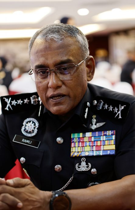 彭州警方向超过10人录取口供,以调查大马皇家空军学员声称在关丹空军基地被霸凌的事件。