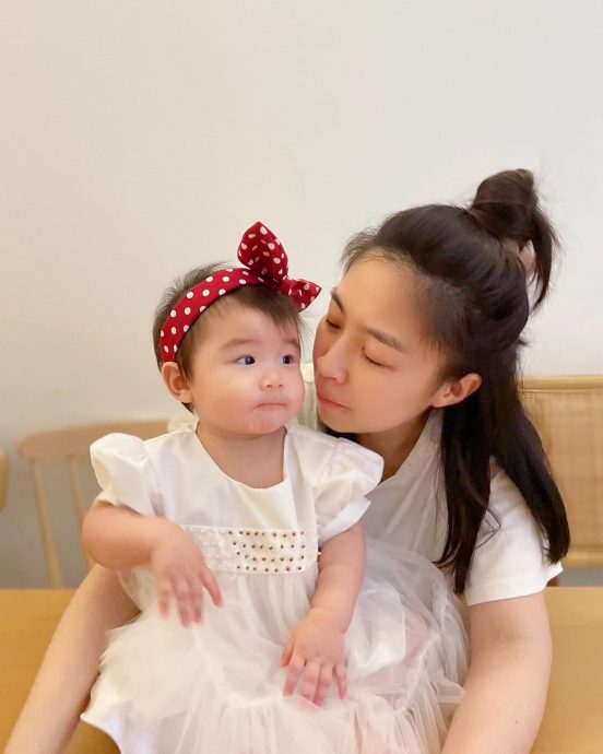 关萃汶520官宣怀二胎 女儿小叶子萌抢镜