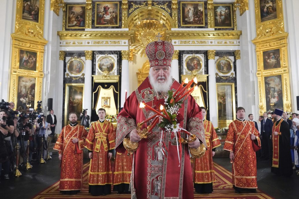 内情不单纯?俄东正教牧首座车惊传车祸 监控影片曝光