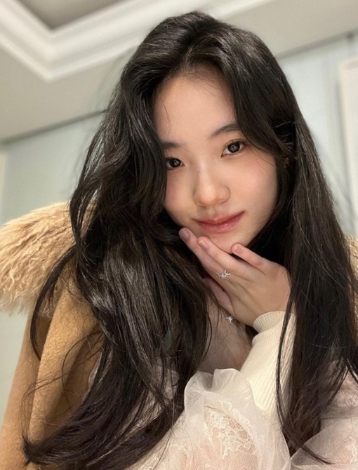  冯小刚一家三口同框 17岁养女撞脸小S二女儿