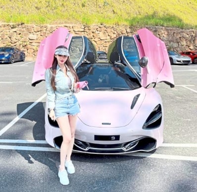出价RM909999标FF9车牌  美女：为了纪念我的狗狗！