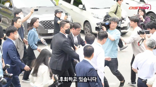 刘亚仁遭上铐拖着走　首认：我很后悔！