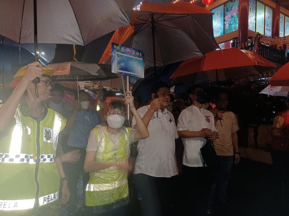 加影净妙佛教协会 雨中迎佛游行