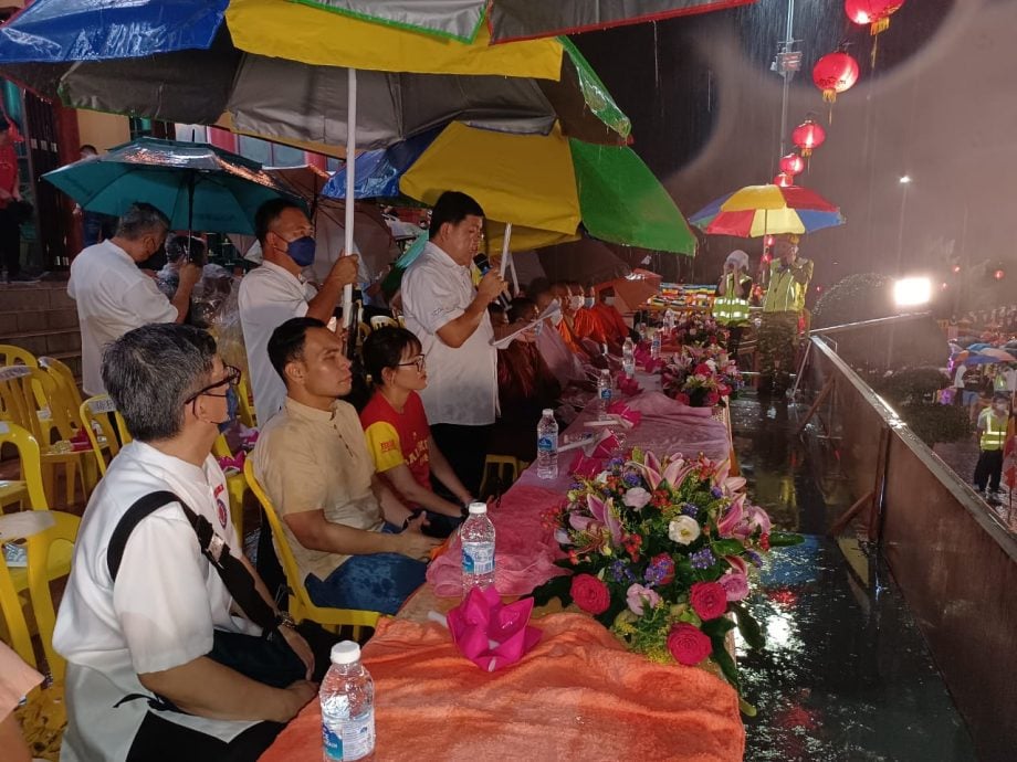 加影净妙佛教协会 雨中迎佛游行