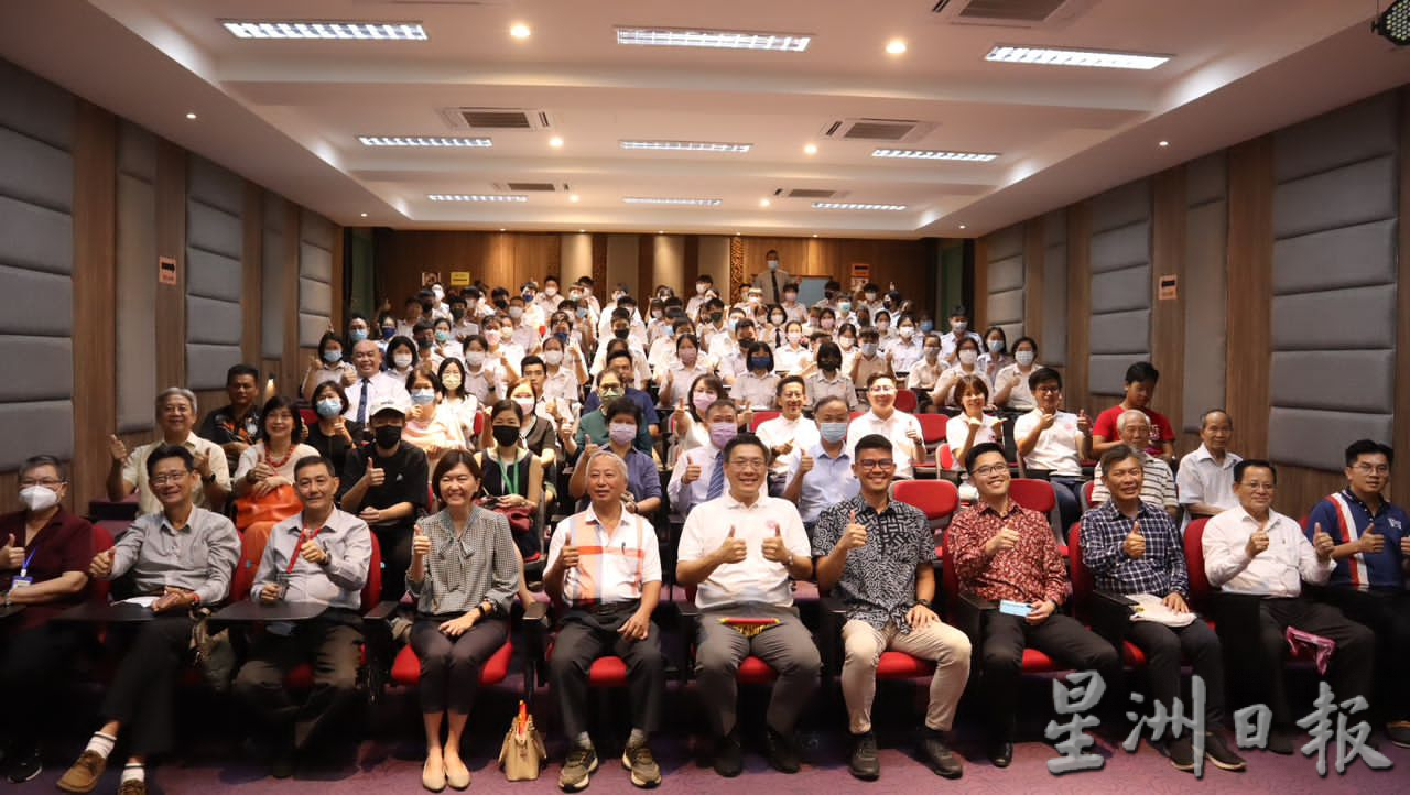 北京大学大马校友会赴育才独中 办留学宣讲分享会
