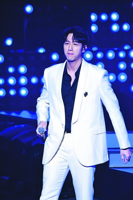 十大金曲颁奖礼星光凋零 MC张天赋扫4奖大赢家