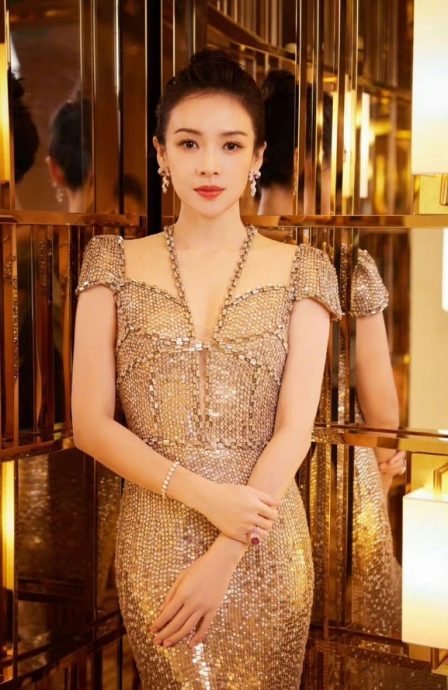 华表奖︱易烊千玺“跑红毯”签出亮点 刘烨封帝台下嗑瓜子