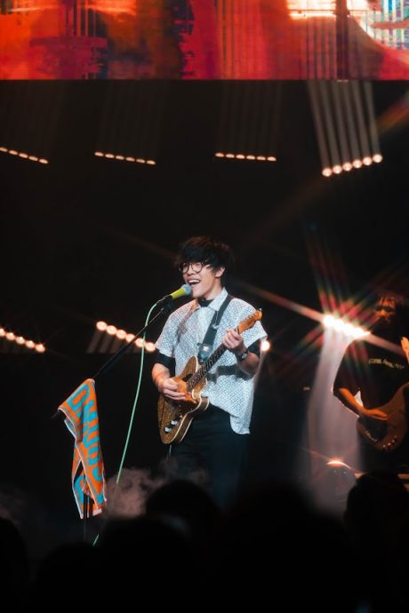 卢广仲大玩安哥梗  嗨喊Yeah领全场蹦跳 