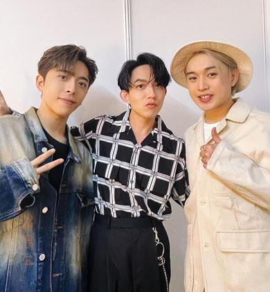 卢瀚霆肠胃炎唱歌缓解痛  MIRROR追星成功晒合照