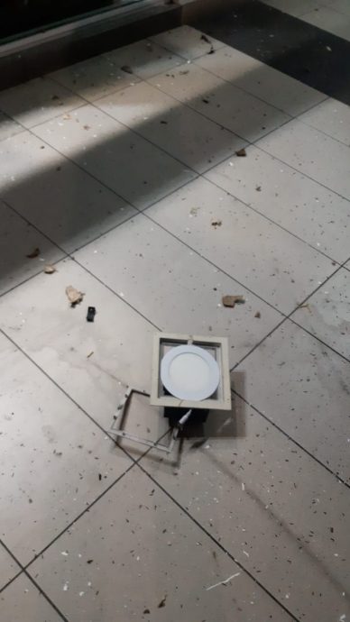 发射爆竹击破天花板灯,警方已介入调查以揪出危险燃放爆竹人士