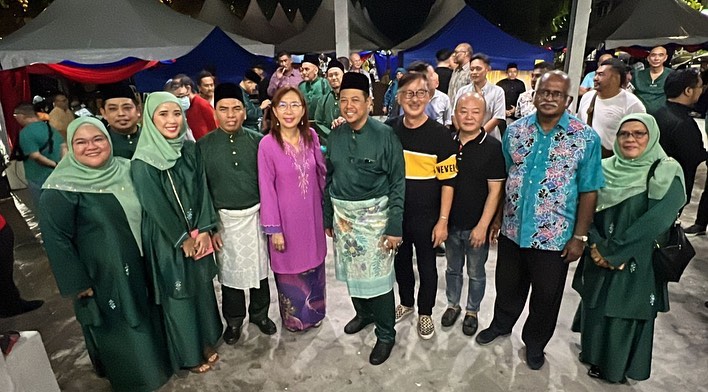 受邀出席巫统士布爹开斋节庆典 郭素沁:当选国会议员来第一次