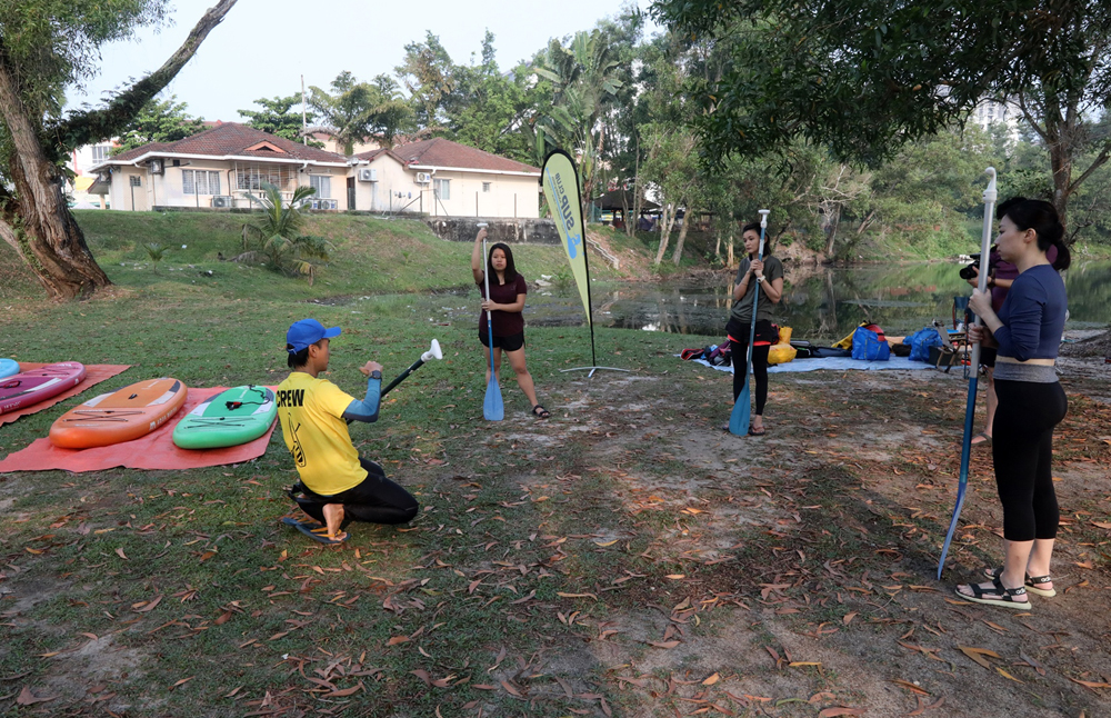可以站着、躺着、跪着玩的立桨运动（SUP，Stand Up Paddle）