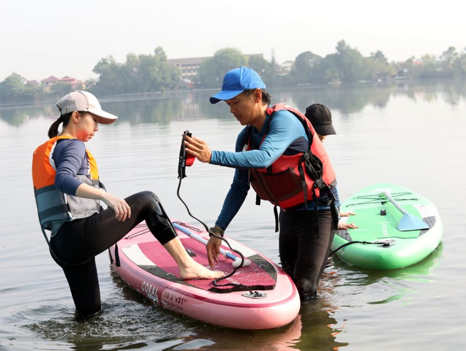 可以站着、躺着、跪着玩的立桨运动（SUP，Stand Up Paddle）