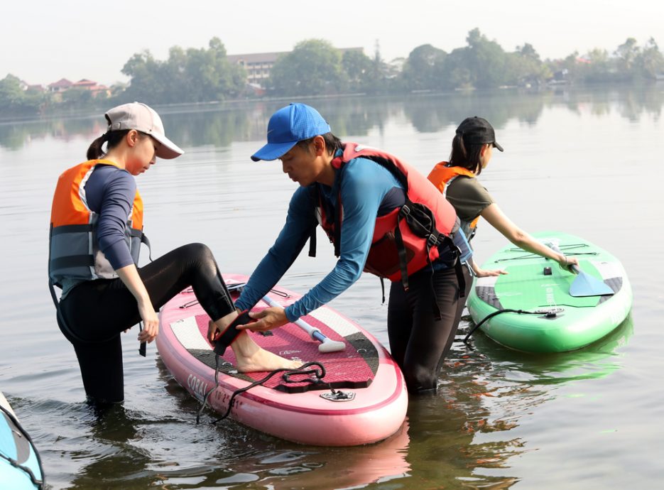 可以站着、躺着、跪着玩的立桨运动（SUP，Stand Up Paddle）