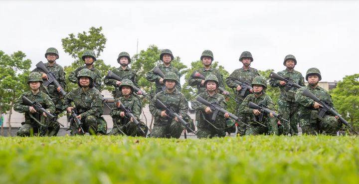 台军首度教召14位后备女军人 展现守护家园决心