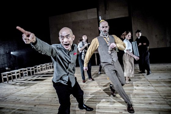 叶伟章／剧场里的空间魔术师──专访当代日本导演小池博史