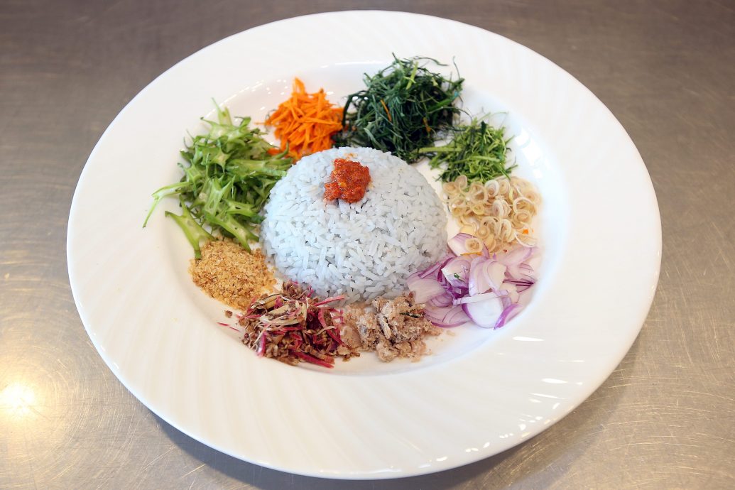 吴俐璇周雪婷 角色对调给妈妈做道菜