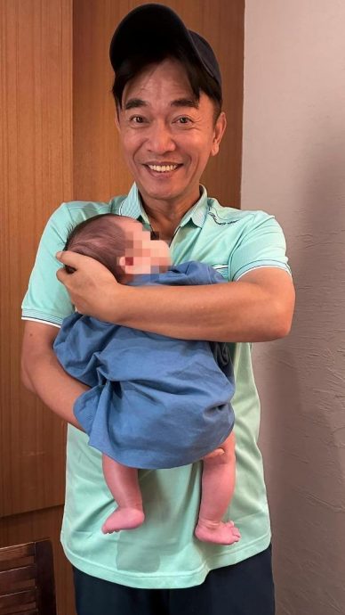 吴宗宪晒抱金孙萌照 笑容超灿烂网全融化