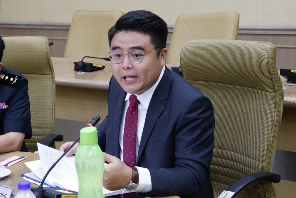 吴家良抨国盟无视反跳槽法 挑战拉兹曼提呈不信任动议
