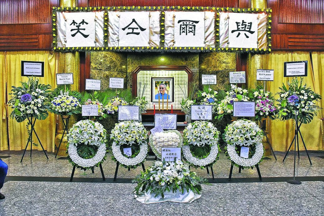 吴耀汉设灵播《五福星》  洪金宝致哀被影迷索签名 	