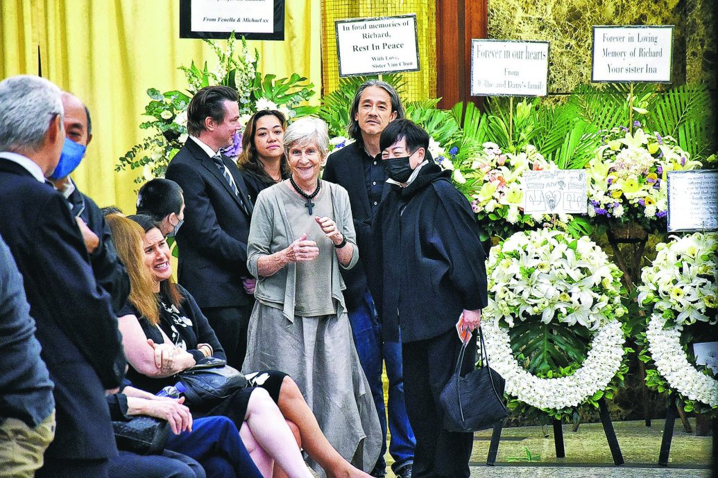 吴耀汉设灵播《五福星》  洪金宝致哀被影迷索签名 	