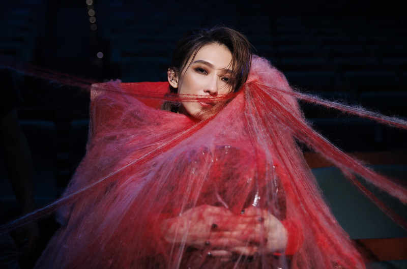 唱红《今天不回家》姚苏蓉惊喜露面大马音乐颁奖礼	 