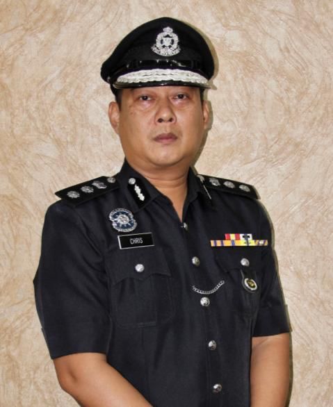 因女友被说“胸很大”涉刺死人·华裔男有保镖 是网络赌博代理