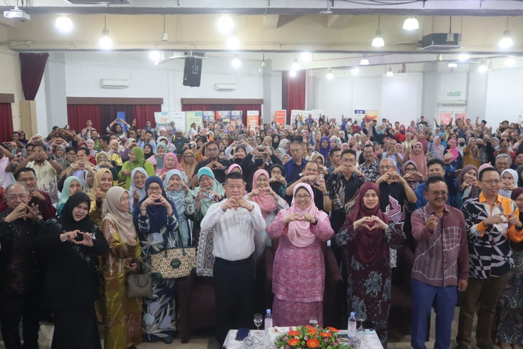 国内贸易及生活费部副部长傅芝雅沙烈指出，政府正在拟定针对性食油补贴机制，因此呼吁所有饮食领域的微型企业向大马公司委员会（SSM）注册，以能够获得配额。