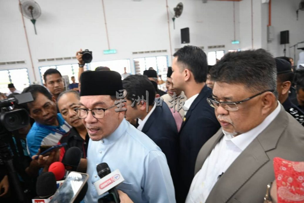 夜报封面头条(全国版)“阿拉”字眼只允许砂拉越基督徒使用