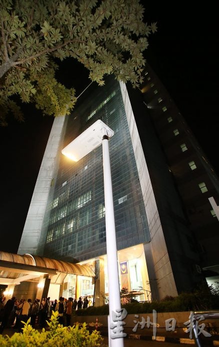 大臣:放眼一年内 增1000盏太阳能智能街灯