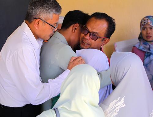 大道车祸5死︱死者丈夫:将身兼母职 与其他4孩子好好活下去