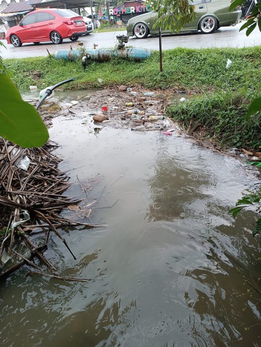 大都会/天气乾旱,一个小时大雨,呀吃14英里新村又淹水