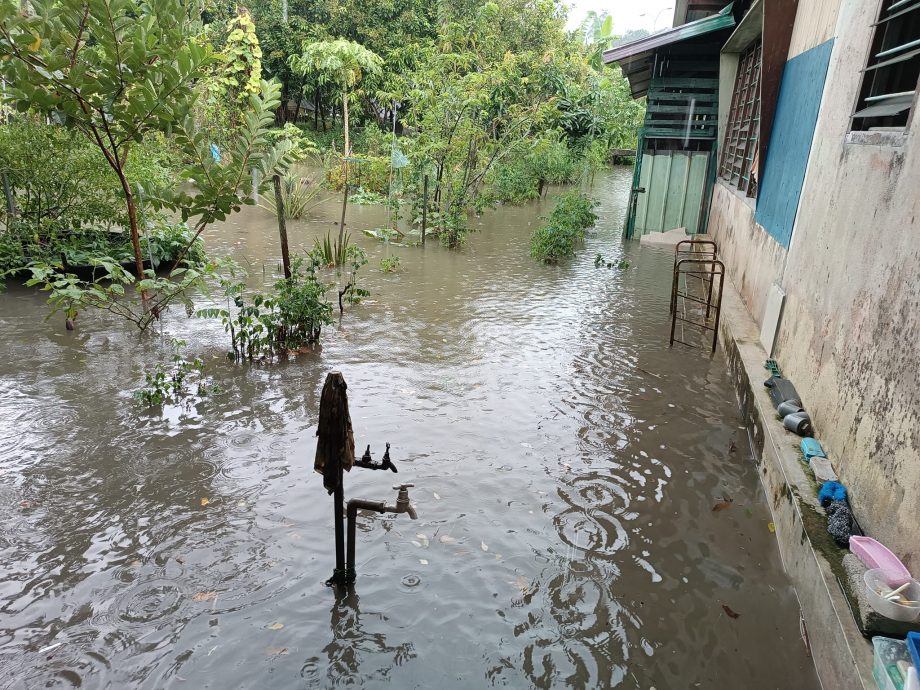 大都会/天气乾旱,一个小时大雨,呀吃14英里新村又淹水