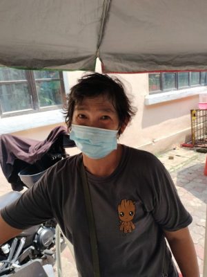 大都会/封面/茨厂街不少民众购买冷饮