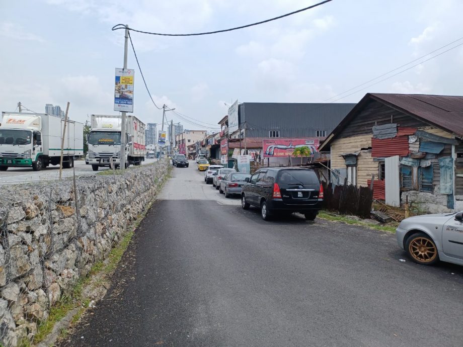 大都会/封面/蕉赖9哩新村60多间店屋和住家难逃被征地，建高架天桥