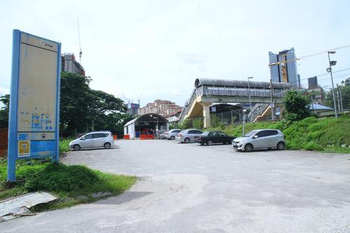 大都会/泗岩沫电动火车站火车站沦为“弃婴” 
