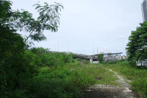 大都会/泗岩沫电动火车站火车站沦为“弃婴”