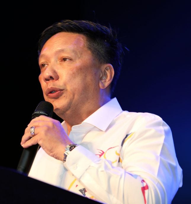 大都会版头/郑明发:华小应每年获制度化拨款/9图
