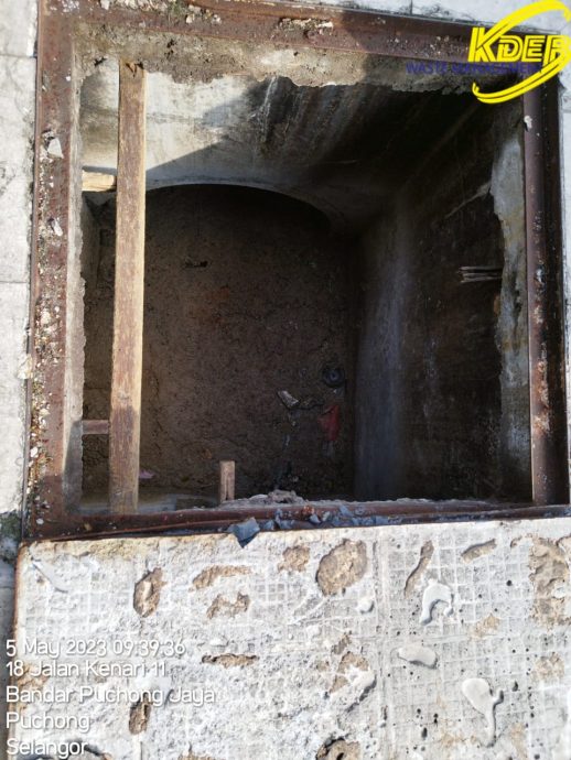 大都会/蒲种肯纳里商业区抽吸出3.46吨油渍污垢／10图（可选下）