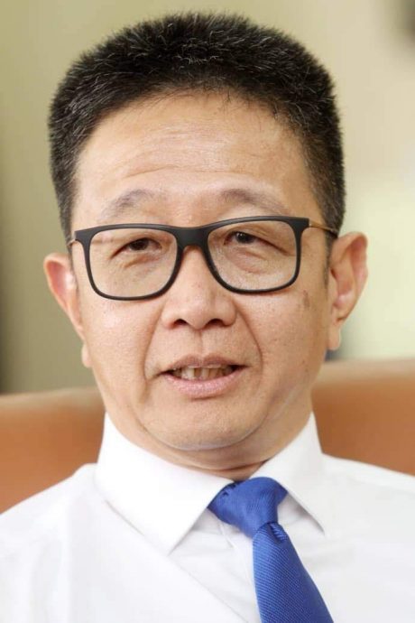 大都会/邓章钦:将见黄思汉商检讨执照收费/1图