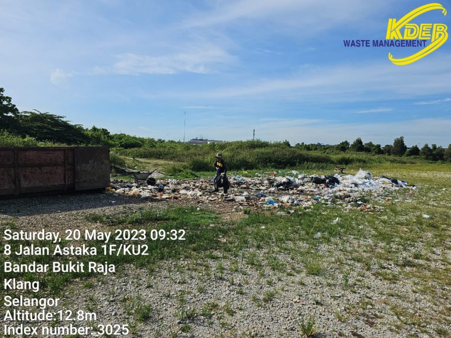 大都会/ME03头/柯鹏飞助清理商区空地非法垃圾堆