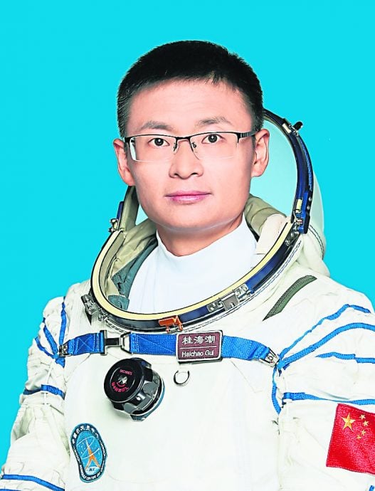 天下事 天下事 首位戴眼镜执飞太空人,近视也可以“飞天”吗?