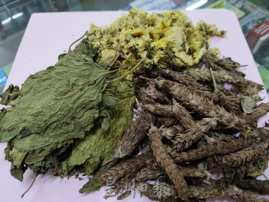 天气热要选对方法避暑 食物中毒情绪气管皮肤病增