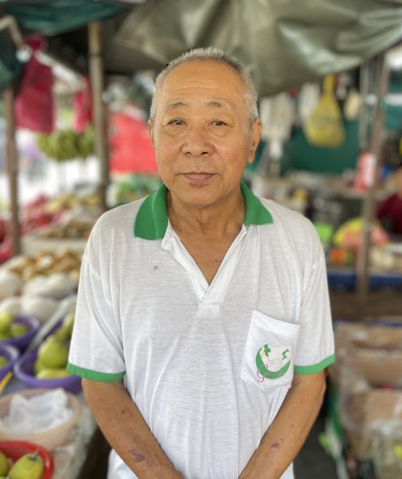 天气热辣辣市场淡静 早市流动小贩受冲击