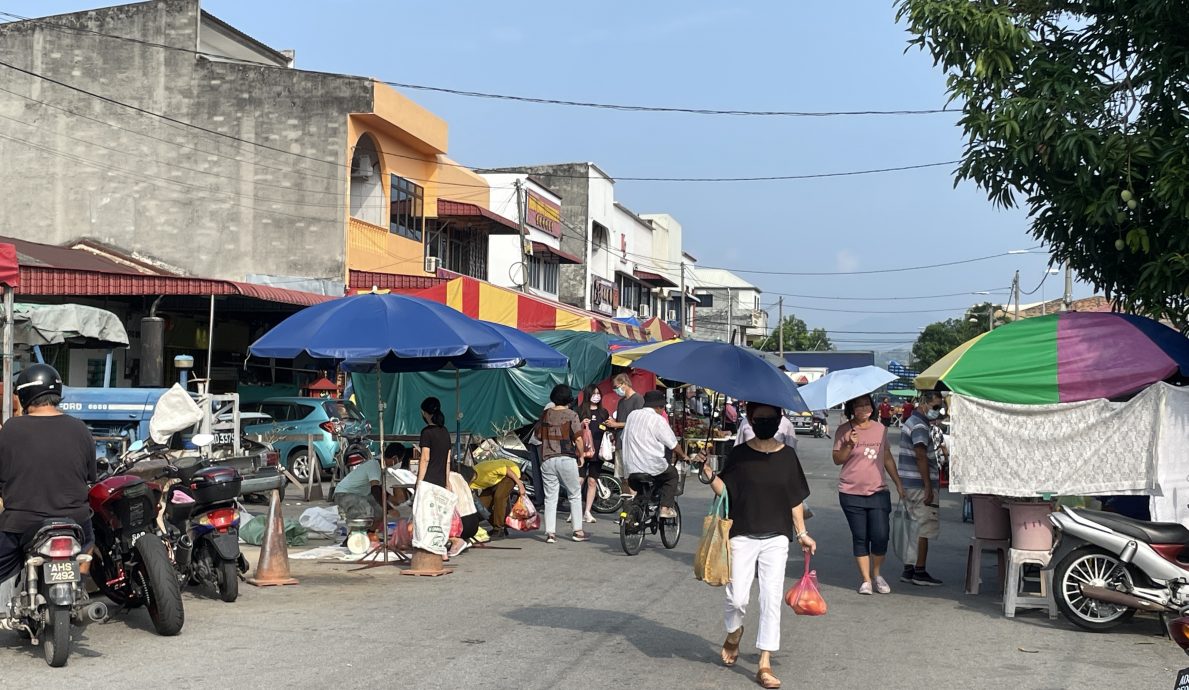 天气热辣辣市场淡静 早市流动小贩受冲击