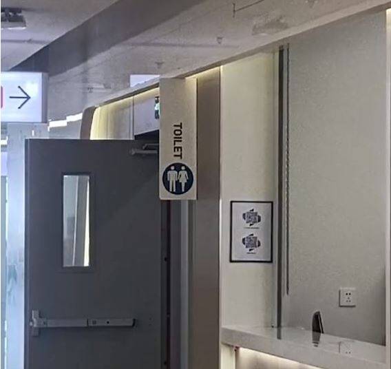 天津医院厕所标示“全英文”？ 中国网友怒喷“重洋媚外”