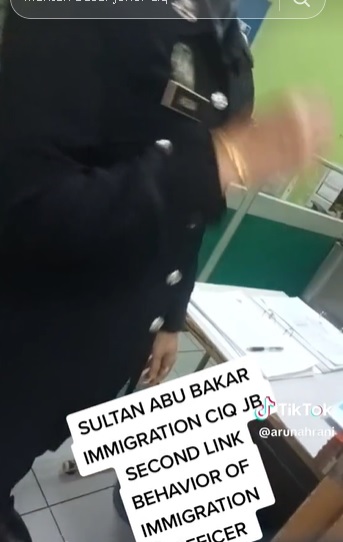 女子申诉戴耳机通关被刁难 “官员要我道歉才还护照”