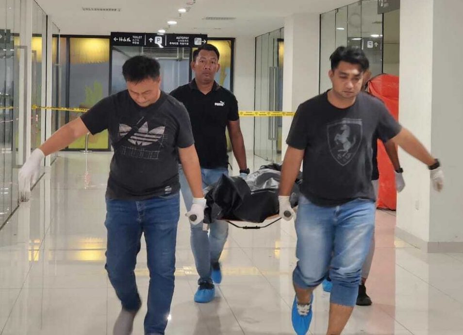 女店员被捅8刀身亡 嫌犯致电报警