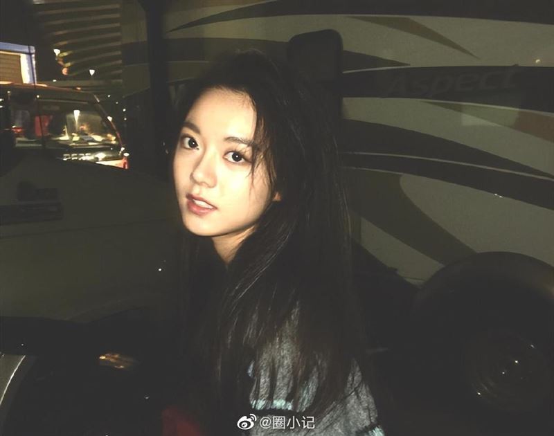 女星太爱告五人卡位看音乐节 被网民狠批搞特权